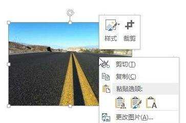 PPT2013如何将图片填充背景呢